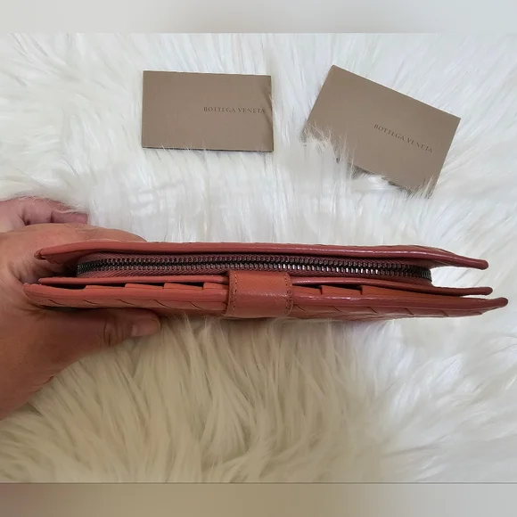 Bottega Veneta Intrecciato Flap Wallet, coral - Picture 5 of 14